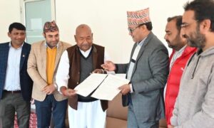 लहान नगरपालिकाद्वारा मोतियाबिन्दुको निःशुल्क उपचार