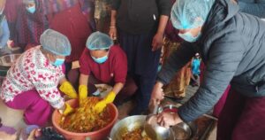 चौबिसे घुम्ने पर्यटकलाई अचार कोसेली