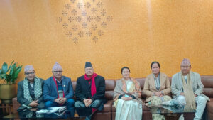 त्रिभुवन विमानस्थलको विशिष्ट कक्षमा विद्या भण्डारी र झलनाथको जम्काभेट