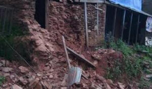 मनाङमा घर भत्किँदा एकको मृत्यु, सातको सकुशल उद्धार