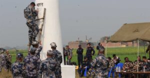 सशस्त्र प्रहरीद्वारा कञ्चनपुरमा सीमा स्तम्भ रङ्गरोगन