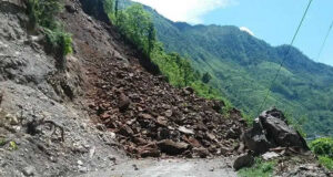 बाटो अवरुद्ध हुँदा विद्यालय आवतजावतमा समस्या