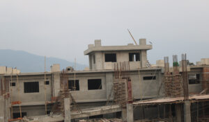 अन्तिम चरणमा पुगेपछि अस्पताल भवन निर्माण रोकियो