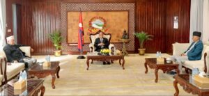 प्रधानमन्त्रीद्वारा कांग्रेस सभापति र एमाले अध्यक्ष ओलीसँग छलफल