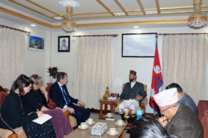 गृहमन्त्री लामिछाने र बेलायतका राजदूत रोब फेनबीच भेटवार्ता