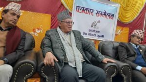 अस्थिर ‘प्रचण्ड’ प्रवृत्तिलाई स्थिर बनाउन नयाँ गठबन्धन: बादल