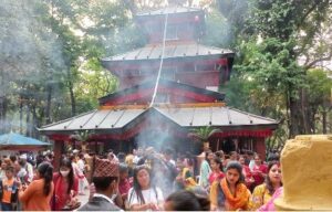 चैतेदसैँमा तनहुँ कालिका मन्दिरमा दर्शनार्थीको घुइँचो