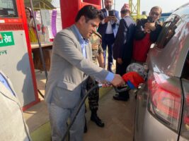 बल्खुस्थित साझाको पम्पबाट चौबिसै घण्टा पेट्रोलियम पदार्थ वितरण