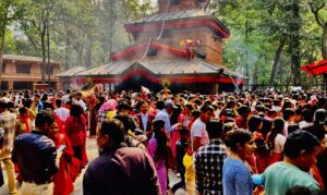 आज चैतेदसैँ, बिहानैदेखि बागलुङ कालिकामा भक्तजनको घुइँचो