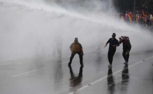 राप्रपाको जुलुसमा प्रहरीले हान्यो पानीको फोहोरा,आन्दोलनकारी तितरवितर