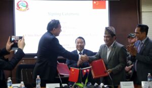 अर्थमन्त्री पुनको उपस्थितिमा नेपाल र चीनबीच दुई सम्झौतामा हस्ताक्षर