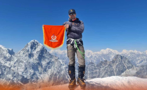 सगरमाथाको चुचुरोबाट फर्किंदै इन्स्पेक्टर, आइजी अर्याल बेसक्याम्प जाने