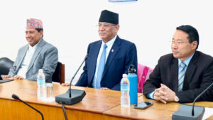 एकढिक्का भएर बजेटको बचाउ गर्न आफ्ना सांसदलाई प्रचण्डको निर्देशन