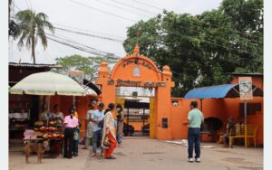 पर्यटकको रोजाइमा पिण्डेश्वर मन्दिर