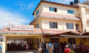 ‘सेवा लिन घण्टौँ लाममा उभिनुपर्ने दिन गए’