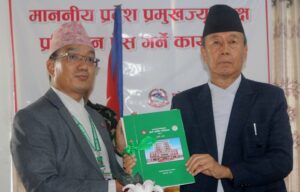 प्रदेश प्रमुख खापुङसमक्ष महालेखा परीक्षकको प्रतिवेदन पेस