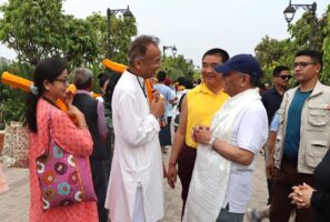 लुम्बिनीमा बौद्धमार्गीहरूसँग प्रधानमन्त्री (तस्बिरहरू)