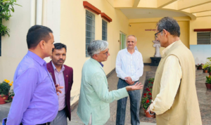 माओवादी केन्द्रका उपाध्यक्ष सापकोटा एमाले मुख्यालय च्यासलमा