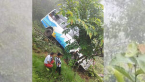 रामेछापबाट काठमाडौं आउँदै गरेको बस दुर्घटना हुँदा १० जना घाइते