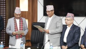 ऊर्जामन्त्री बस्नेत समक्ष विद्युत् नियमन आयोगका अध्यक्षको शपथ