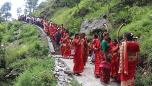 पदमार्ग निर्माणसँगै शिवपुरीको लौके झरनामा आन्तरिक पर्यटकको घुइँचो