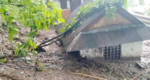 ताप्लेजुङमा बाढी पहिरोबाट दार्जनौँ परिवार विस्थापित