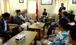 राष्ट्रिय परिचयपत्र अनिवार्यको मिति सार्न गृहमन्त्रीलाई एमाले नेताहरूको आग्रह