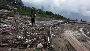 वर्षाले खाँदबारी–नुम सडकमा क्षति