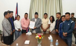 सी जातिको बैधता माग राख्दै विप्लवको युवा संगठनले बुझायो प्रधानमन्त्रीलाई ५ लाख हस्ताक्षर