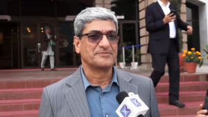 देशलाई राम्रो प्रधानमन्त्री चाहिएको छ तर प्रचण्ड जादुगर बन्न लाग्नुभयोः रमेश लेखक