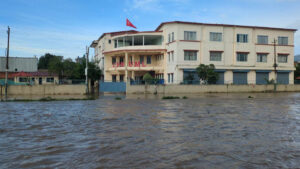 एक रातको पानीले जलमग्न काठमाडौं,एमाले मुख्यालय डुबानमा (तस्वीरहरू)