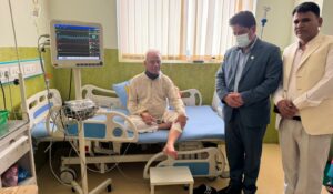 पूर्वप्रधानमन्त्री चन्दलाई भेट्न उद्योगमन्त्री अस्पतालमा