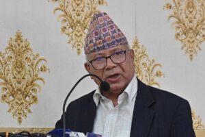 प्रचण्ड सरकारले संसदको सामना गर्ने आँट राख्नुपर्छ: माधव नेपाल