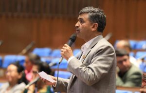 प्रचण्ड संविधानमा प्वाल खोजेर फेरि अस्थिरता निम्त्याउने खेलमा लागेः एमाले सांसद गैरे