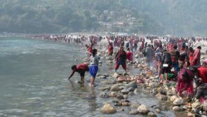 कालीगण्डकीमा स्नान गर्नेको घुइँचो