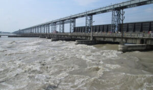 महाकाली नदीमा पानीको बहाव घट्दो स् बाढी विस्थापित अझै घर फर्कन सकेनन्