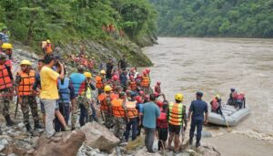 सिमलताल पहिरोः बेपत्ता बस र यात्रीको खोजीमा जुट्यो भारतीय टोली