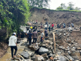 आफ्नै घर फर्किए पहिरोको त्रासले गाउँ छाडेका चिप्लावासी
