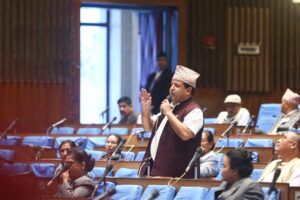 प्रचण्डप्रति कटाक्ष गर्दै सुनिल शर्माले गाए गीत– ‘ओराली लागेको हरिणको चाल भो, छल गर्‍यो मायाले’