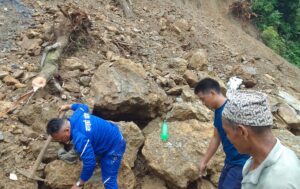 पहिराले बुद्धसिंह मार्ग एक सातादेखि अवरुद्ध