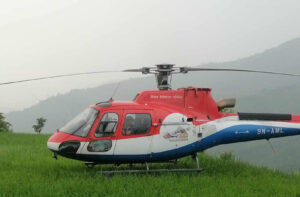 काठमाडौँ जाँदै गरेको हेलिकप्टर धादिङमा आकस्मिक अवतरण