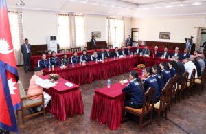प्रधानमन्त्री र महिला भलिबल खेलाडीबीच भलाकुसारी