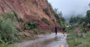 बाढीपहिरोका कारण तीन प्रदेशका नौ राजमार्ग अवरुद्ध