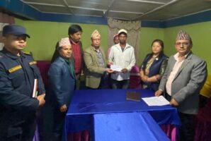 प्रदेश सरकारद्वारा इर्खुवाखोला बाढीका मृतक परिवार राहत वितरण