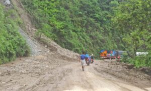आठ घण्टापछि खुल्यो पृथ्वी राजमार्ग