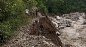 सडक बगेपछि साल्पासिलिछोमा आवागमन कष्टकर