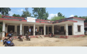 असुरक्षित भवनबाट सेवा दिँदै मझगावाकाे इलाका प्रशासन कार्यालय