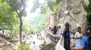 पर्यटकीयस्थल ऐनापहरातर्फ पर्यटकको आकर्षण