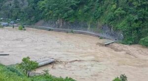 खोटाङमा पहिरोले ३३ घर पुरिए, तराईसँग सिधा सम्पर्क विच्छेद