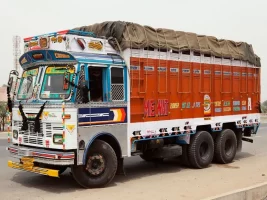 एक करोड ८६ लाखको सामानसहित दुई ट्रक नियन्त्रणमा